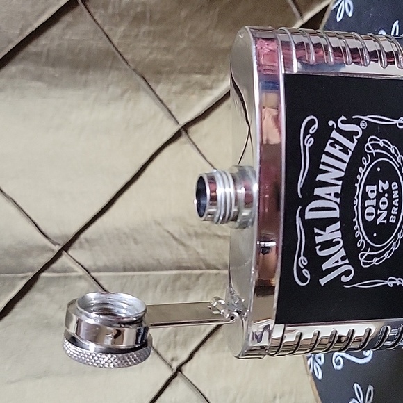 EUC- Jack Daniels Old No. 7 Tennessee Whisky Stainless Steel Flask - Picture 5 of 5